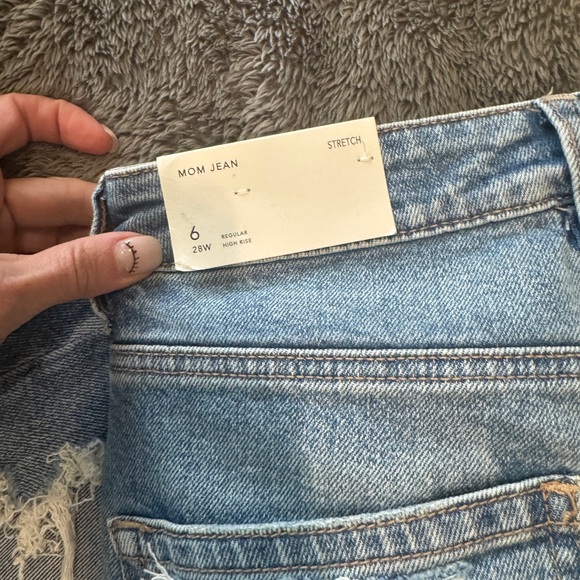 AE Distressed Mom Jean - Picture 6 of 7